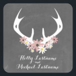 Floral Antlers   Chalkboard Geïnspireerd huwelijk Vierkante Sticker<br><div class="desc">Een trouwsticker met een illustratie van een paar hertengeweien met roze en witte mazen.  Achtergrond is het karton geïnspireerd.  Pas de tekst aan met uw namen.</div>
