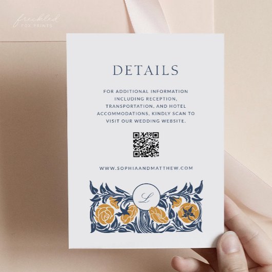 Floral Art Nouveau Monogram Details Kaart met QR
