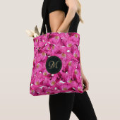Floral blaast roze patroon op. Monogram. Tote Bag (Dichtbij)