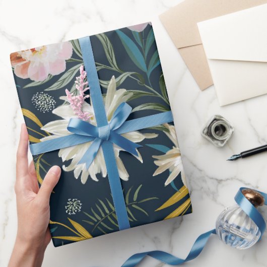 Floral Blooms Navy schilderde grote bloemen Cadeaupapier (Geschenken)