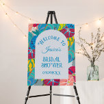 Floral Blue Art Deco  Vrijgezellenfeest Welkom Poster<br><div class="desc">Welkom uw gasten op uw vrijgezellenfeest met dit prachtige geel roze blauw bloemenart deco teken! De achtergrond is gemaakt met een bloemmotief van Edouard Benedictus (1878-1930), een Franse decorateur en schilder. De lettertypes zijn in de jaren 1920 art nouveau stijl. Breng vreugde aan uw bruidsfeest met dit kleurrijke brullende twintiger...</div>