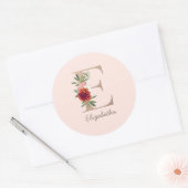 Floral blush bouquet gepersonaliseerde letter " E  Ronde Sticker (Envelop)