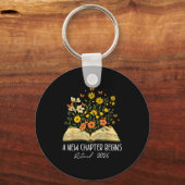 Floral Book A New Chapter Begins Retired Retiremen Sleutelhanger (Voorkant)