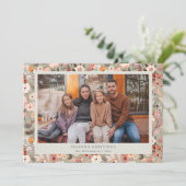 Floral Border Cozy Neutral Family Christmas Custom Feestdagenkaart (Staand voorkant)
