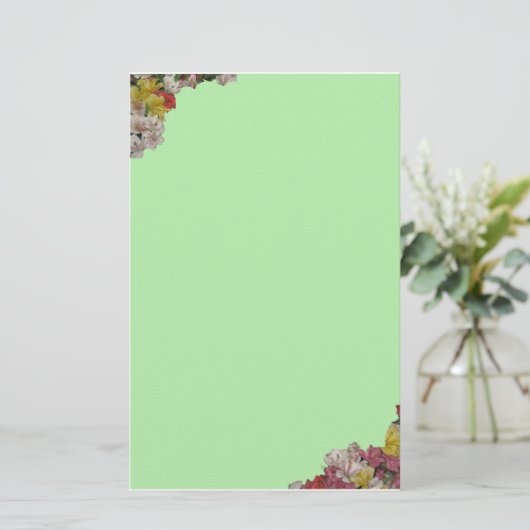 Floral Bouquet over Light Green Stationery Briefpapier (Staand voorkant)