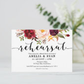 Floral Bourgondië bruiloft repetitie uitnodigingen (Staand voorkant)