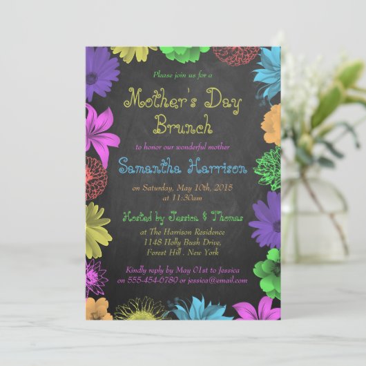 Floral Brights on Chalkboard Moederdag Brunch Kaart (Staand voorkant)