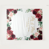 Floral Burgundy & blush Mr & Mrs wedding backdrop Wandkleed (Voorkant (horizontaal))