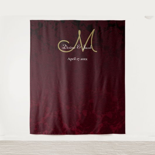 Floral Burgundy Gold Wedding Monogram Foto Booth Wandkleed (Voorkant)