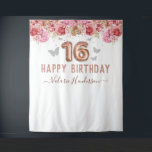 Floral Butterflies Pink Happy 16th Birthday Tapest Wandkleed<br><div class="desc">Meisjes glitter met fancy scriptnaam typografie. Faux roos gold 16 ballontekst. Roze en vlinderbovengrens. Geweldig voor Sweet 16 feestjes.</div>