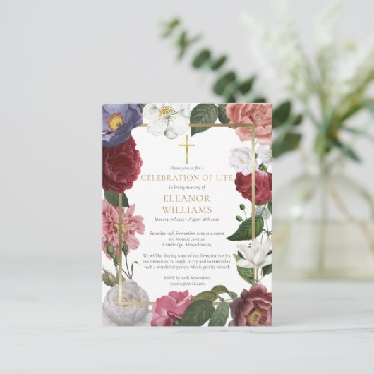 Floral Celebration of Life Gold Cross Photo Aankondigingskaart (Staand voorkant)