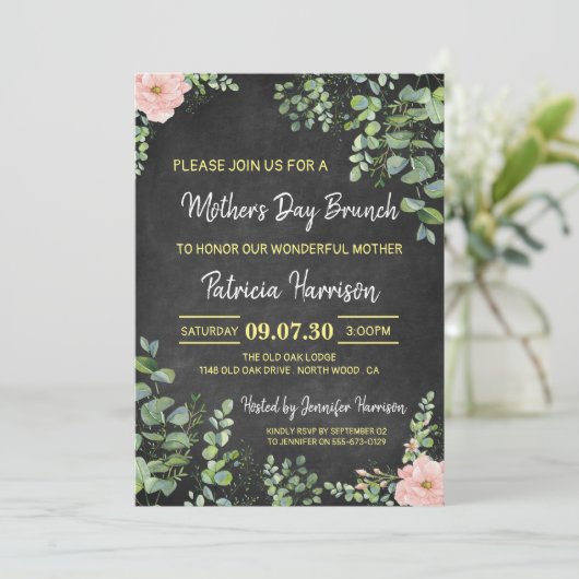 Floral Chalkboard Moederdag Brunch Uitnodiging (Staand voorkant)