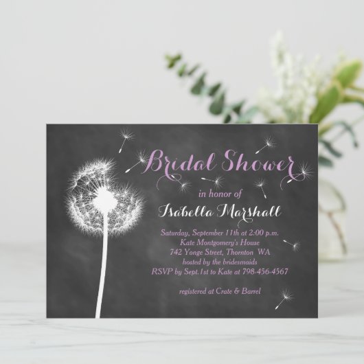 Floral Chalkboard Vrijgezellenfeest Invite (paars) Kaart (Staand voorkant)