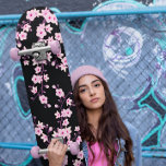 Floral Cherry Blossom Pink Black Girly Persoonlijk Skateboard<br><div class="desc">Roze Japanse kersen bloesems op een zwarte achtergrond. Voor meisjes die van bloemen houden en Aziatische bloemen.</div>