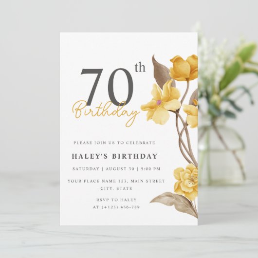 Floral Chic Elegant Eenvoudig Geel 70e Verjaardag Kaart (Staand voorkant)