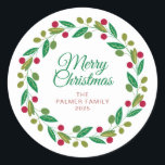 Floral Christmas Wreath familienaam Ronde Sticker<br><div class="desc">Bloemen Kerst Krans Familienaam Classic</div>