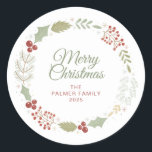 Floral Christmas Wreath familienaam Ronde Sticker<br><div class="desc">Bloemen Kerst Krans Familienaam Classic</div>