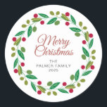 Floral Christmas Wreath familienaam Ronde Sticker<br><div class="desc">Bloemen Kerst Krans Familienaam Classic</div>