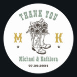 Floral Cowboy Boots Western Land Rustic Wedding Ronde Sticker<br><div class="desc">Persoonlijke bruiloft met oud western cowboythema. Gedecorreerd met cowboylaarzen en western lettertype. De tekst en de kleur zijn editable gebruikend het Hulpmiddel van het Ontwerp om uw gelegenheid te passen. Ideaal voor een landbruiloft, een ritse bruiloft of een barnbruiloft. Haal dit object voor je trouwpartij, vrijgezellenfeest, vrijgezellenfeest, verlovingsfeest of andere...</div>