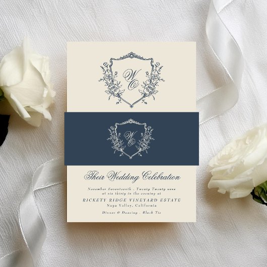  Floral Crest Cream & Navy Monogram Bruiloft Uitnodigingen Wikkel