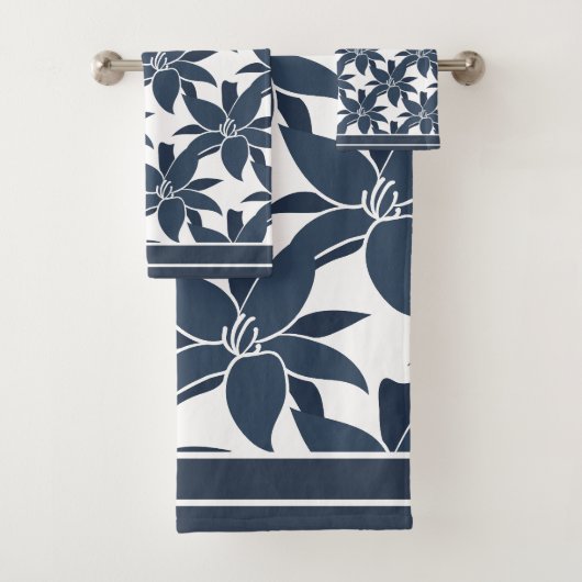 Floral Dahlia Blue en White Bad Handdoek (Insitu)