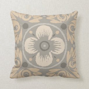 Floral Damask Pattern Pillow in Grey, Tan & Beige Kussen
