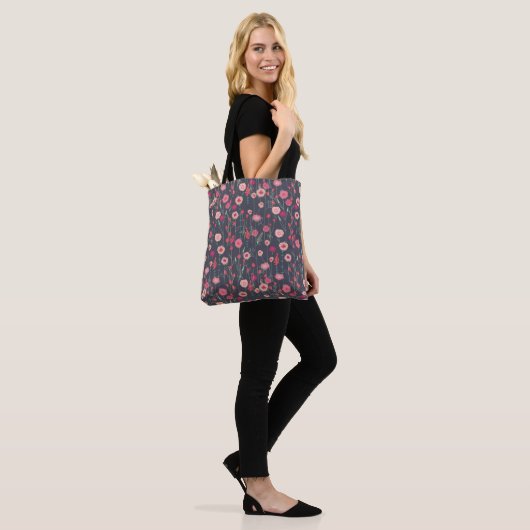 Floral Dark Pattern Tote Bag (Op model)