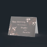 Floral Daughter & Son in Law Bruiloft Jubileum Kaart<br><div class="desc">Gelukkige trouwjubileumkaart voor dochter en schoonzoon met  lichtroze en witte bloemen,  en oprechte vers.</div>