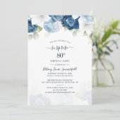 Floral Dusty Blue 80th Birthday Party Kaart (Staand voorkant)