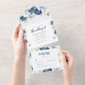 Floral Dusty Blue Bloom Script bruiloft All In One Uitnodiging (Afscheurbaar)