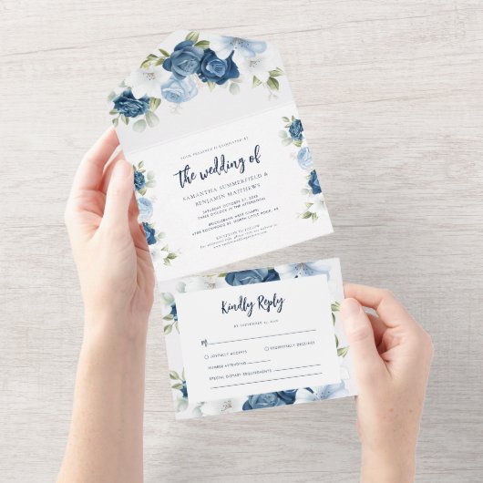 Floral Dusty Blue Bloom Script bruiloft All In One Uitnodiging (Afscheurbaar)