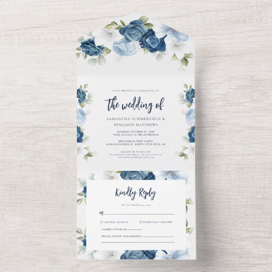 Floral Dusty Blue Bloom Script bruiloft All In One Uitnodiging (Binnen)