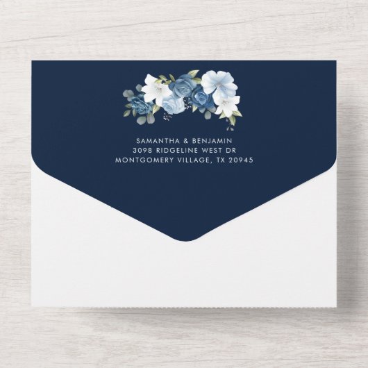 Floral Dusty Blue Bloom Script bruiloft All In One Uitnodiging (Achterkant)