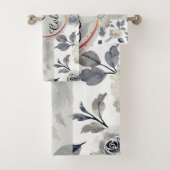 Floral Elegance: een verbluffend Waterverf patroon Bad Handdoek (Insitu)