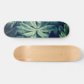 Floral Elegance: Frozen Planten Skateboard (Horizontaal)