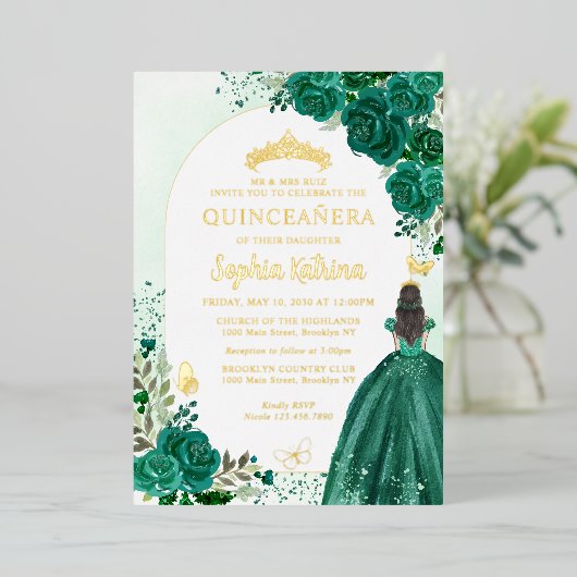 Floral Emerald Green Princess Birthday Quinceanera Folie Uitnodiging (Staand Voorkant)