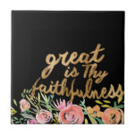 Floral Faith - Greath is Thy Faithenheid Tegeltje<br><div class="desc">Floral Faith II van Studio W. "Geweldig is Thy Faithfulness" in een prachtig gouden krullend script naast waterverf bloemen.</div>