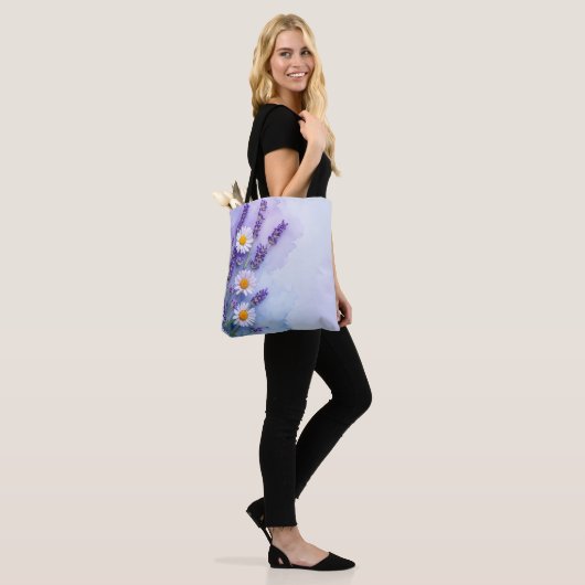 Floral Fantasy Lavendel & Daisy Bag Tote Bag (Op model)