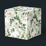 Floral Favor Treat Box Bedankdoosjes<br><div class="desc">Party favour traktbox wordt getoond met een mooie witte roos bloemenprint. Pas dit object aan of koop het object zoals het is. Tip: voeg gewoon je geweldige traktaties toe en voeg wat feestelijk lint toe. Afbeelding onder licentie</div>