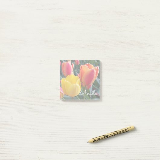 Floral foto met zachte kleur post-it® notes (Op bureau)