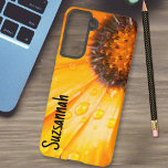 Floral foto van Oranje African Daisy Close-up Samsung Galaxy Hoesje<br><div class="desc">Pas het mooie bloemontwerp eenvoudig aan door tekst toe te voegen zoals een naam, een citaat of een gezegde. Dit hoesje is voorzien van een heldere, natte foto van de oranje Afrikaanse Daisy close-up van de lentetop. Vul de velden sjabloon in met uw informatie, verwijder alle tekst uit de velden...</div>