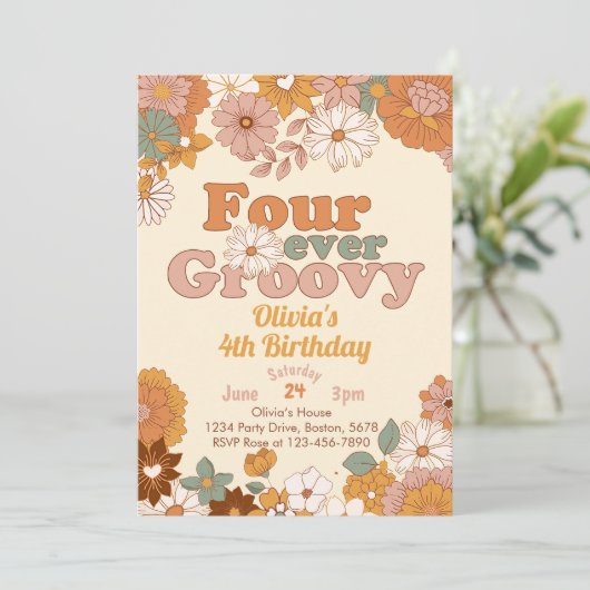 Floral Four Ever Groovy 4e verjaardag uitnodiging (Staand voorkant)