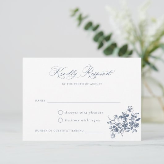 Floral French Rozen  Crest Wedding RSVP Kaart (Staand voorkant)
