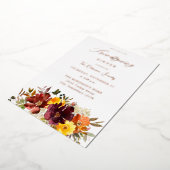 Floral Friendsgiving, Sinaasappel en Geel-goudHerf Folie Uitnodiging (Gedraaid)