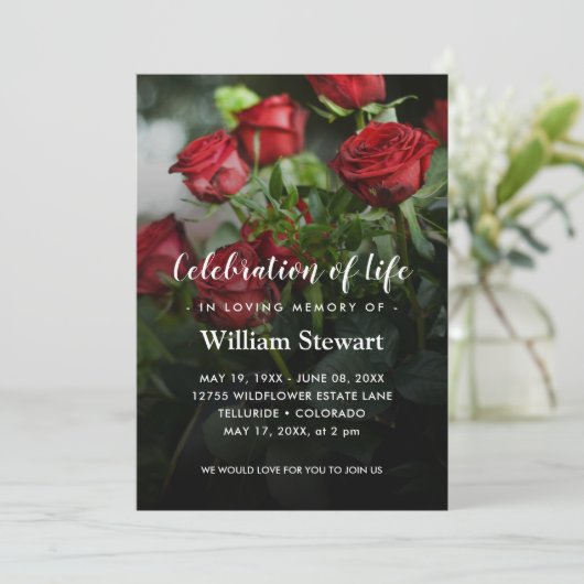 Floral Funeral | Roodrozen Viering van het leven Kaart (Staand voorkant)