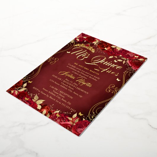 Floral Garden Scroll Red Mis Quince Quinceanera Folie Uitnodiging (Gedraaid)