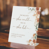 Floral geloofde dat ze kon afstuderen partij reclamebord met voetstuk