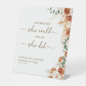 Floral geloofde dat ze kon afstuderen partij reclamebord met voetstuk (Voorkant)