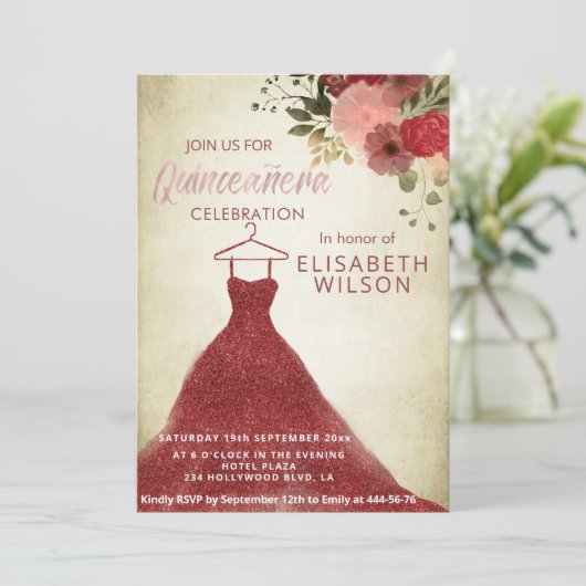 Floral glittery burgundy dress Quinceañera Invita Kaart (Staand voorkant)
