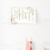 Floral Gold Script Sweet Sixteen Birthday Spandoek (Insitu)
